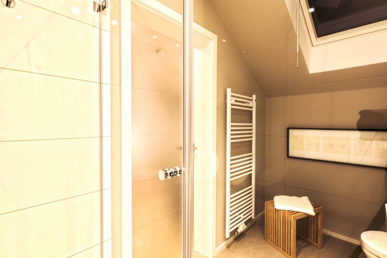 Privatzimmer Schoenfelder ดุสเซลดอร์ฟ ภายนอก รูปภาพ