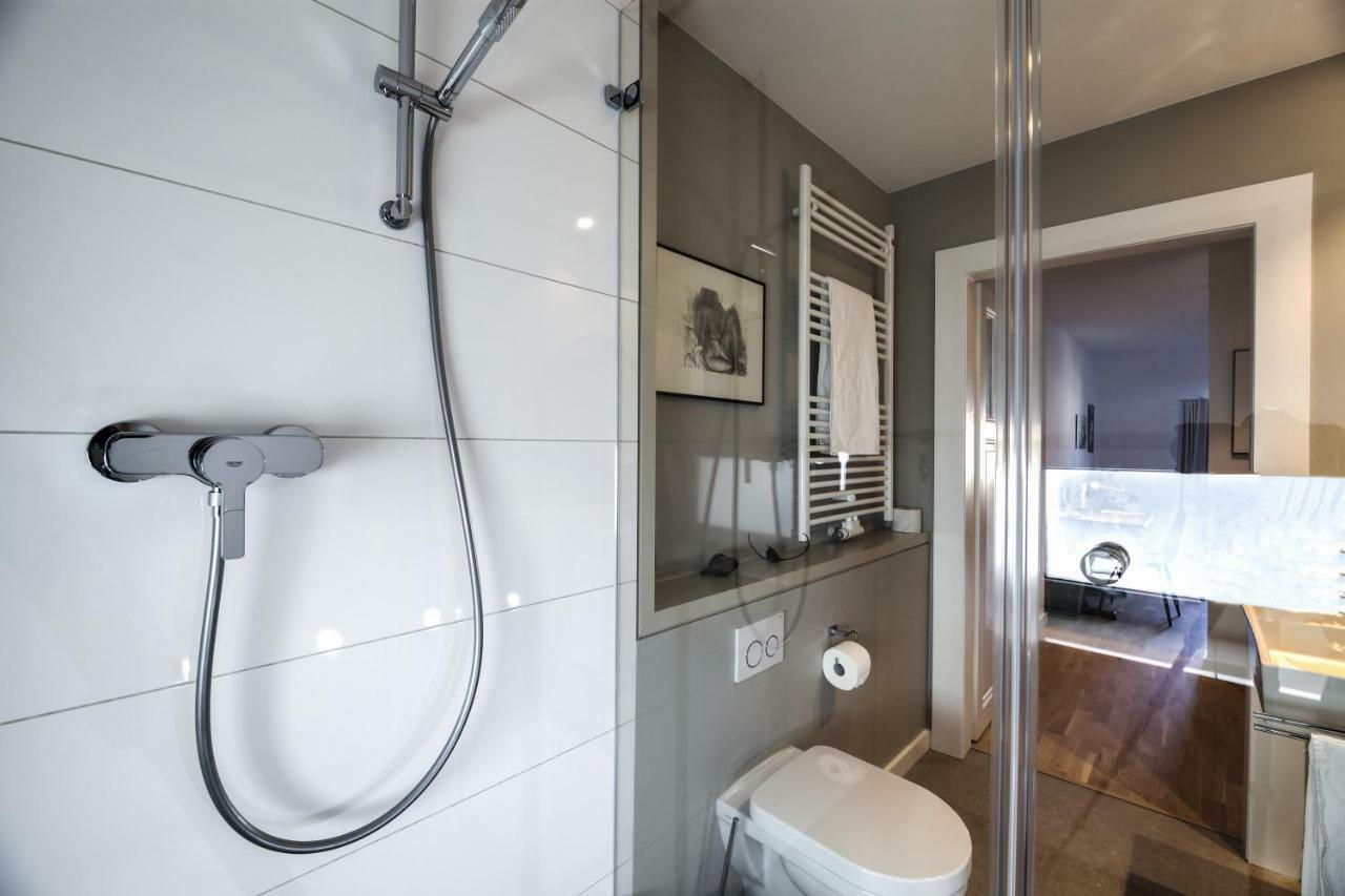 Privatzimmer Schoenfelder ดุสเซลดอร์ฟ ภายนอก รูปภาพ